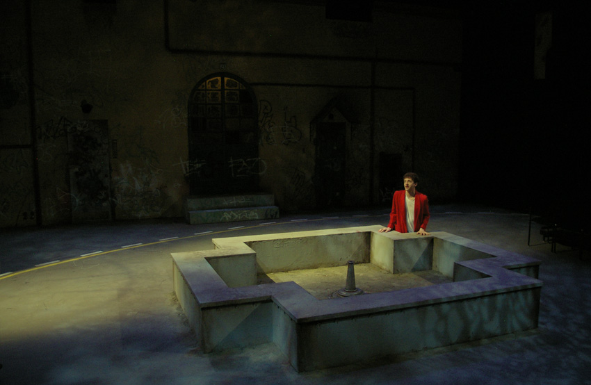 ROMEO:  But soft, what light through yonder window breaks-Theatre Fairfield's ROMEO and JULIET 